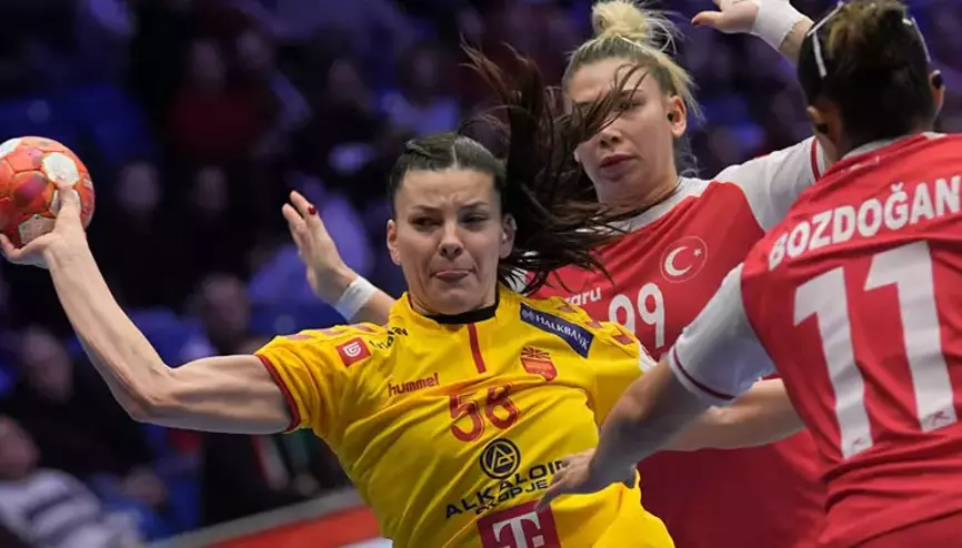 拜仁官方：后卫博埃因病缺席与斯图加特的比赛