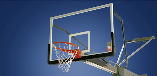 亚马尔父亲比赛中多次挑衅贝蒂斯球迷，最终被安保带走